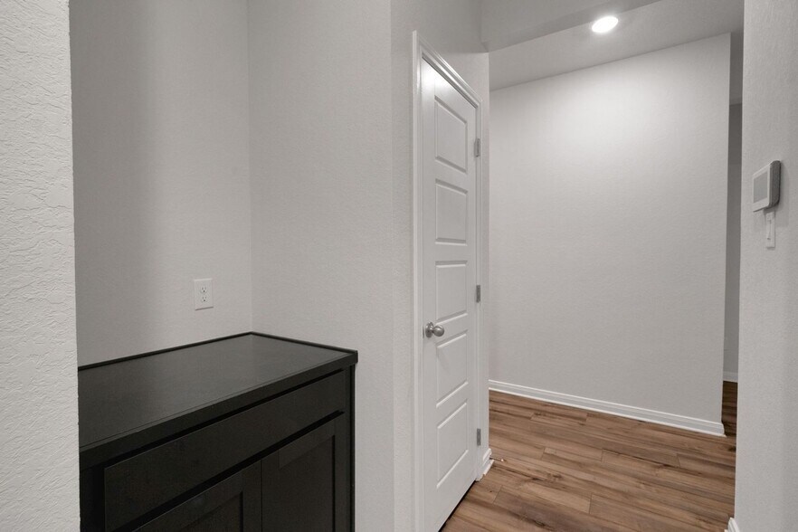 Building Photo - 3025 Charyn Wy