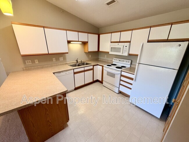 Building Photo - 2825 Triple Crown Ln