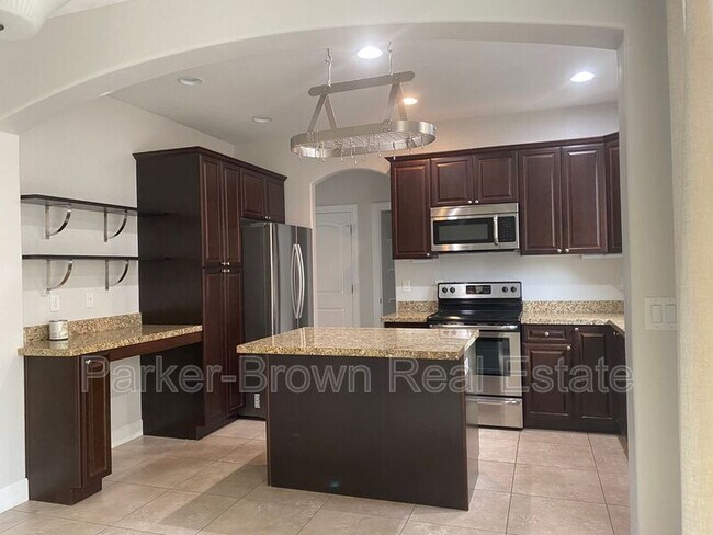 Building Photo - 5561 W Pkwy W