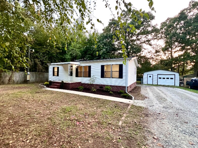 Building Photo - 413 Elm Ln