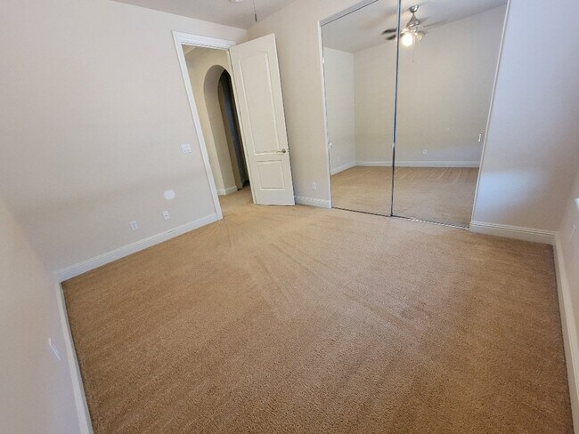 Building Photo - Beautiful 5 bedroom home in Empire Ranch