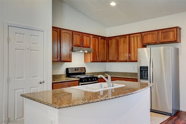 Building Photo - 8113 Slate Falls St