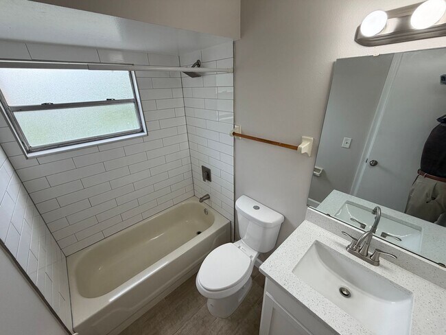 Building Photo - 4160 Pershing Pointe Pl