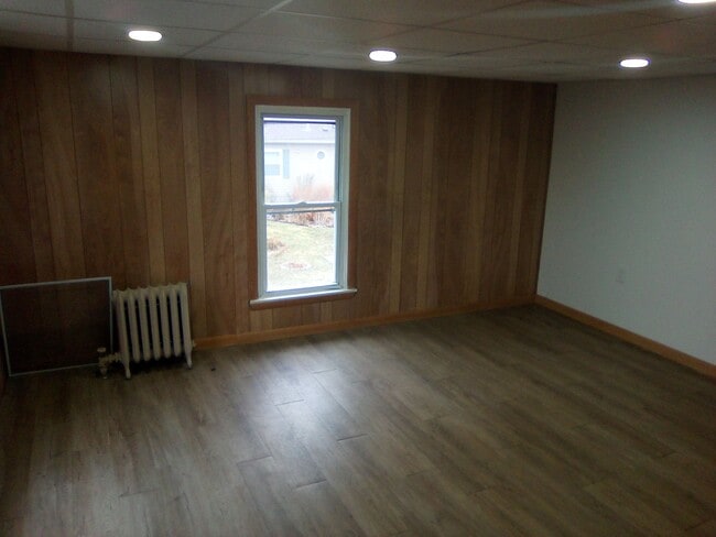 Building Photo - 216 Crane St