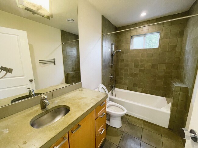 Building Photo - Spacious 3-Bedroom, 2-Bath Home in the Hea...
