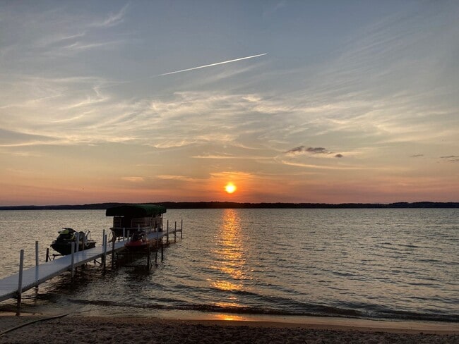 Building Photo - 2 Bedroom Extended Stay in Williamsburg with Low Off-Season Rates!