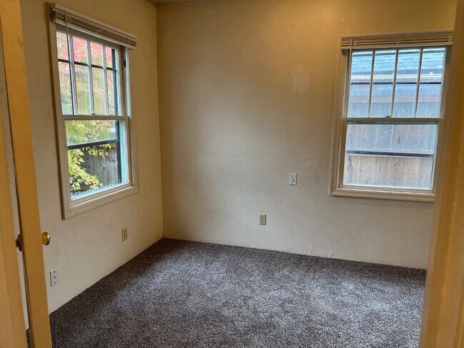 Building Photo - 36 N Peach St