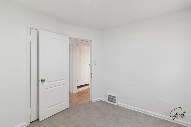 Building Photo - $1300 3 bedroom bungalow