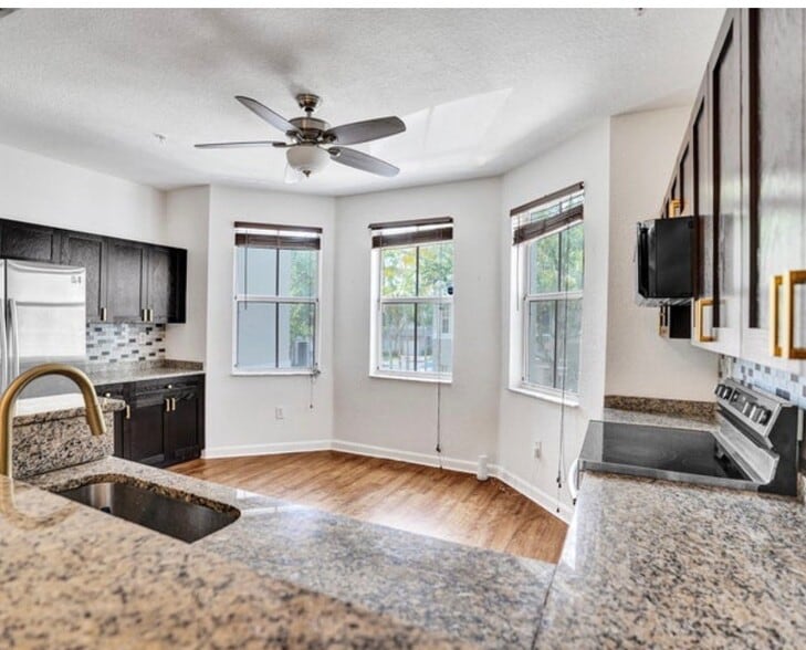 Building Photo - 3911 Shoma Dr