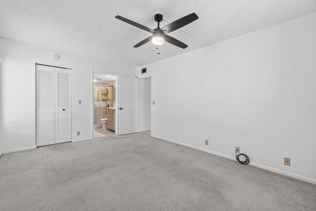 Building Photo - 811 Sky Pine Way