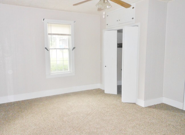 Building Photo - 130 School St