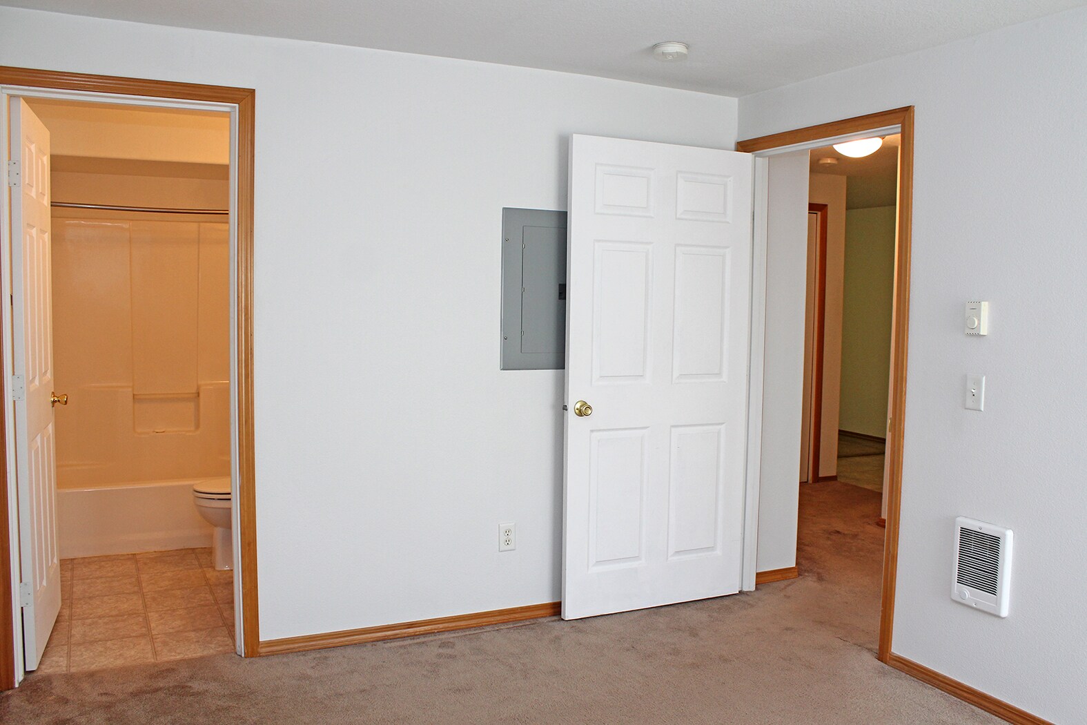 Building Photo - 683 NE 162nd Ave