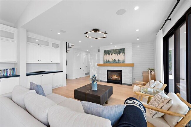 Building Photo - 2507 Alta Vista Dr