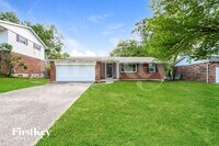 Building Photo - 1745 Pinebluff Ln