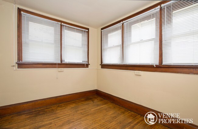 Building Photo - 103 W Norwich Ave