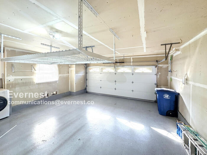 Building Photo - 473 S Clovercrest Ln