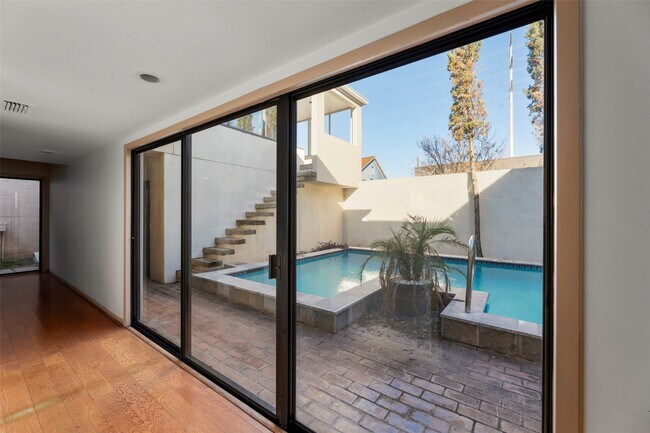 Building Photo - 1201 Autrey St