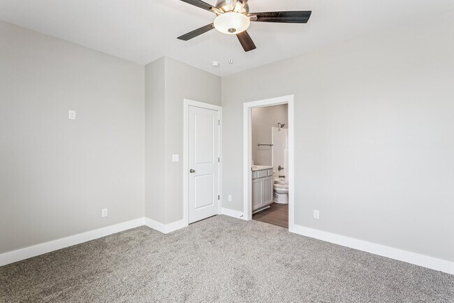 Building Photo - 109 Meadowbrook Dr