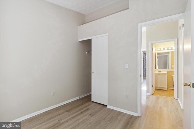 Building Photo - 13 Dancer Ct