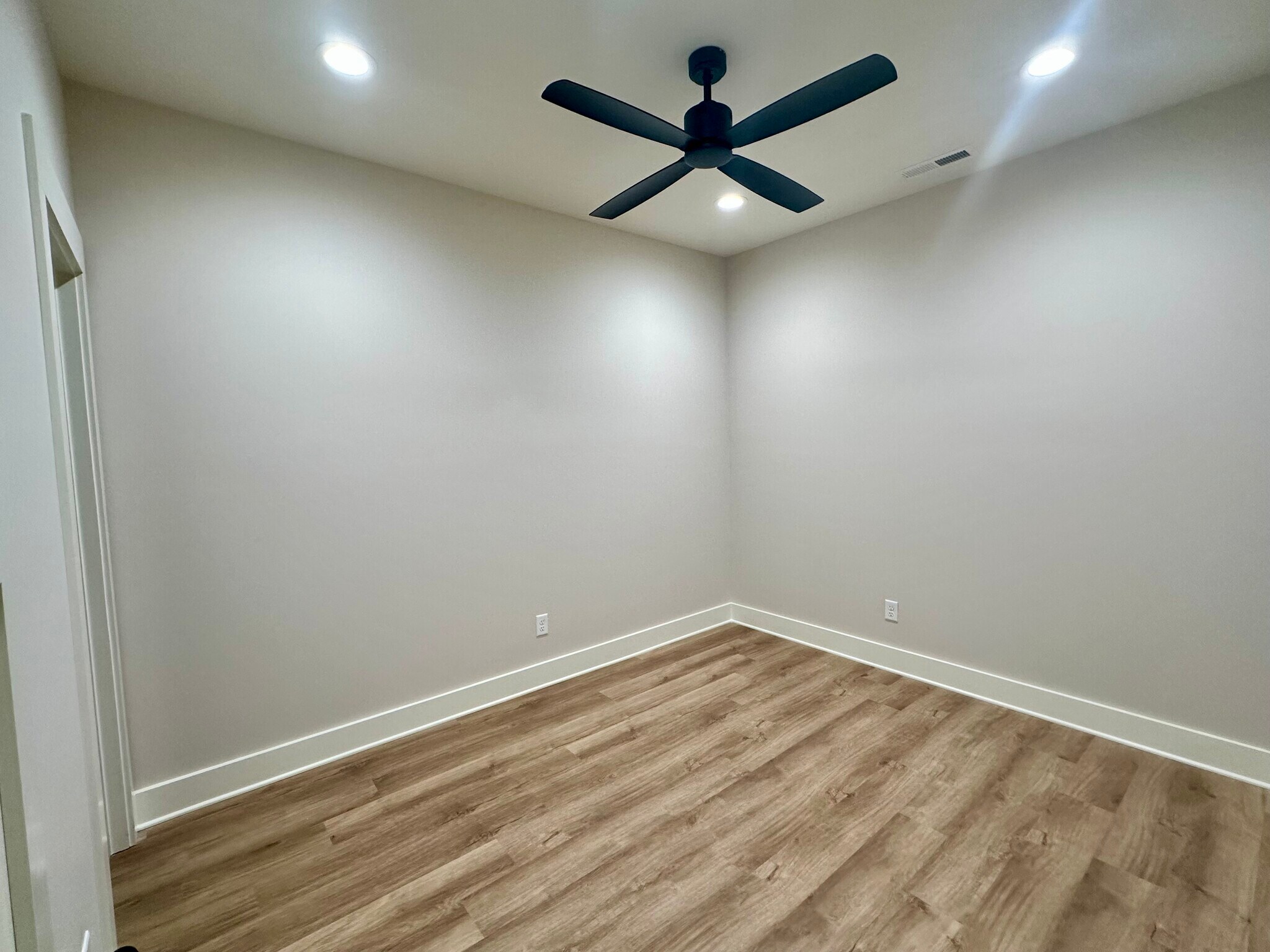 Building Photo - 16 Walnut St NE