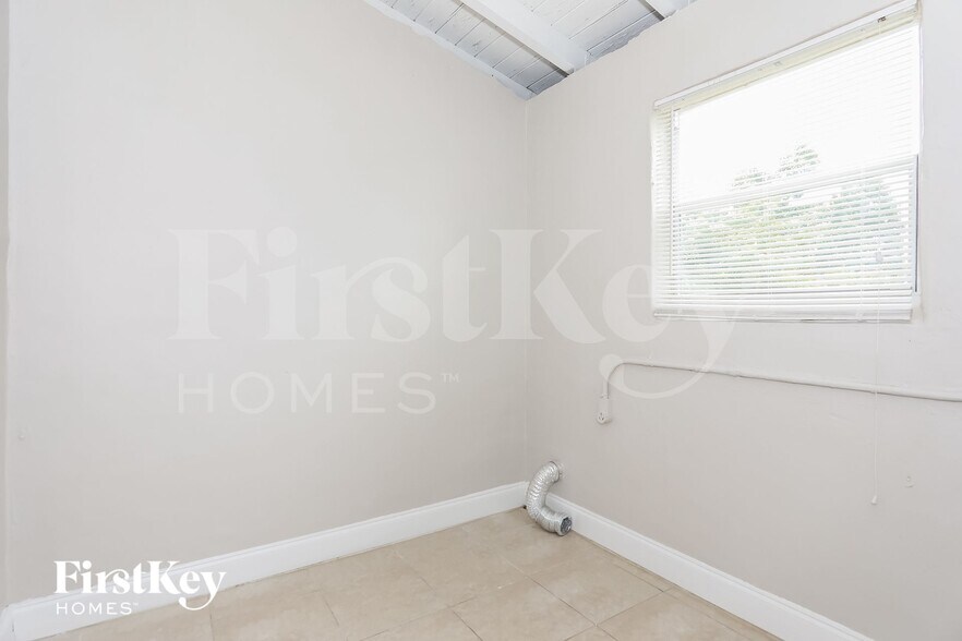 Building Photo - 6331 Southgate Blvd