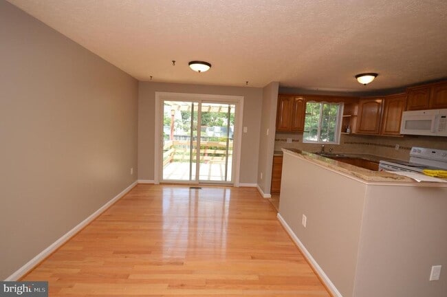 Building Photo - 7011 Vantage Dr