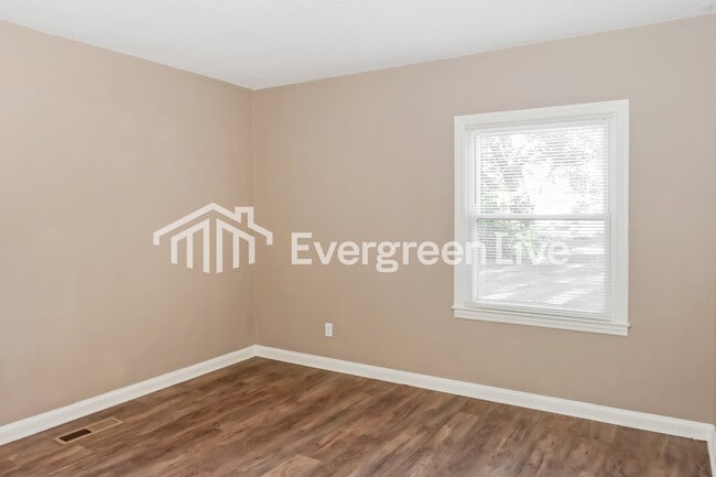 Building Photo - 1501 Tower St SE