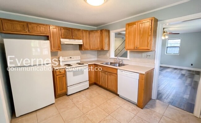 Building Photo - 5008 Golfview Dr