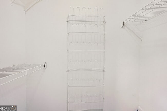 Building Photo - 2049 Charter Ln