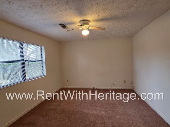 Building Photo - 1750 Nutmeg St