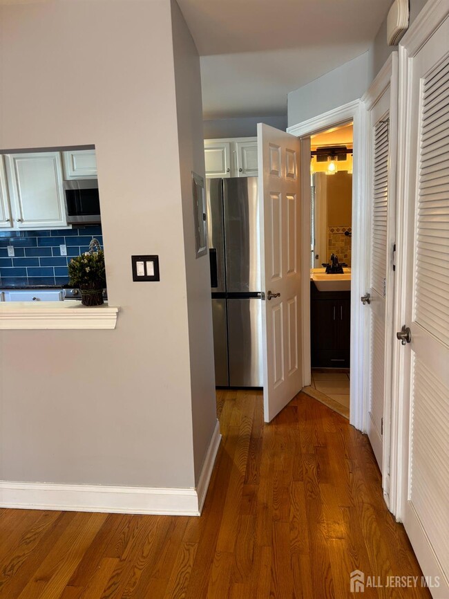 Building Photo - 112 N Broadway