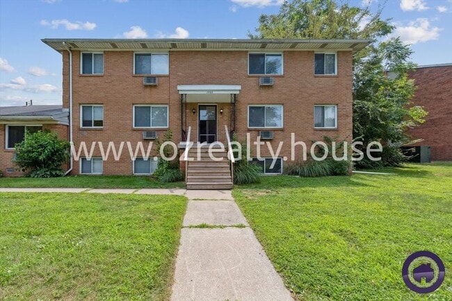 Primary Photo - 1733 Christian Ave