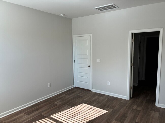 Building Photo - W2045