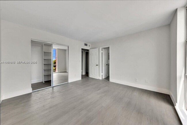 Building Photo - 1750 W 46th St