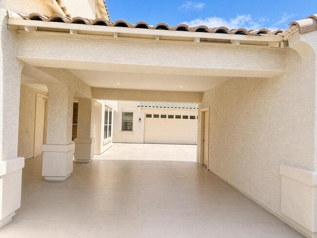 Building Photo - 8611 S 45th Glen