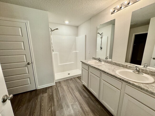 Building Photo - 5265 Peach Dr