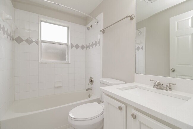 Building Photo - 131 Harwood Cir