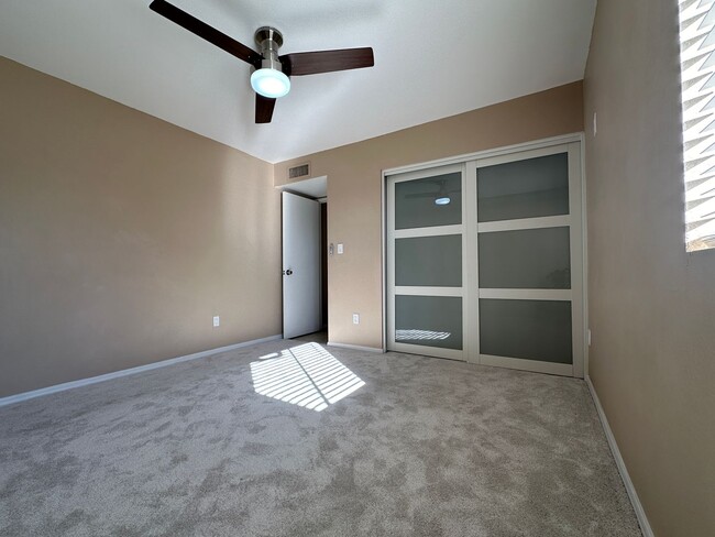 Building Photo - Scottsdale, 3 bed, 2 bath, 2 car garage, 1...