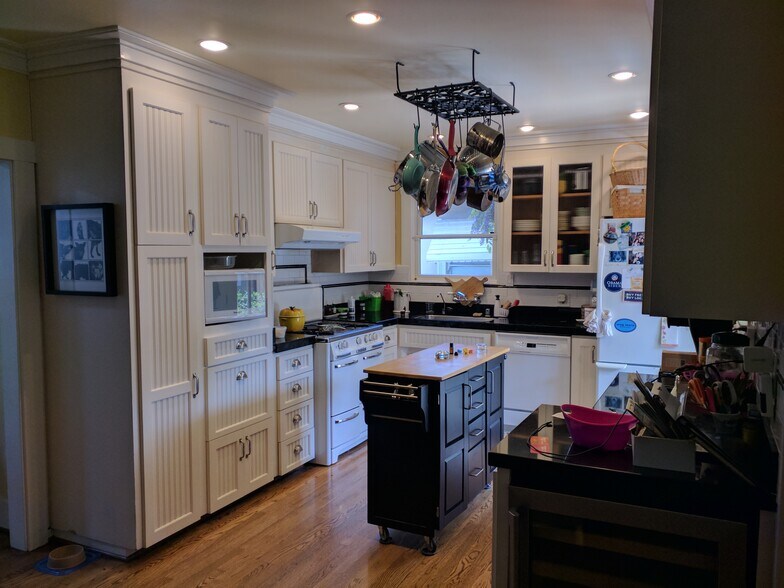 Kitchen - 470 Atlanta Ave (Front house)