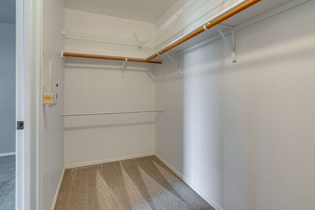 Building Photo - "Beautiful 3-Bedroom, 2-Bath Home with Ope...