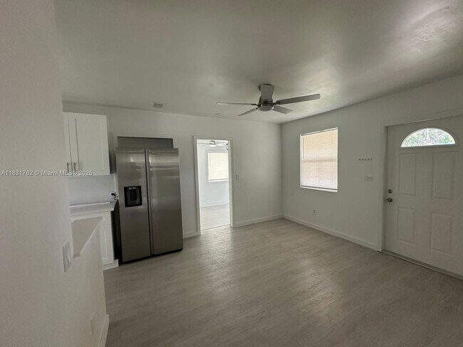 Building Photo - 1754 NE 48th Ct