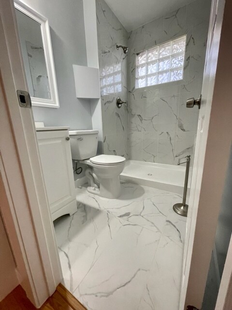 marble bathroom - 521 N Corona St