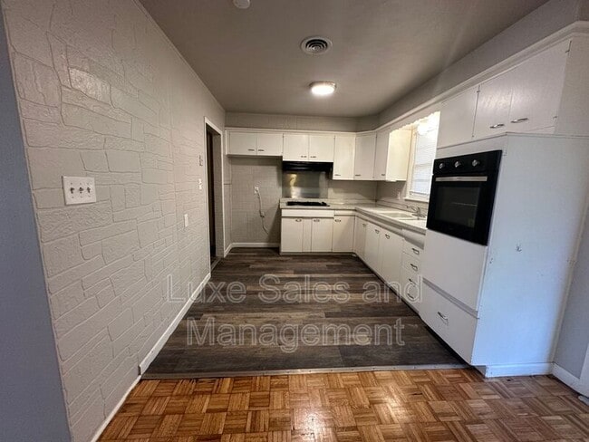Building Photo - 1025 SW 57th St