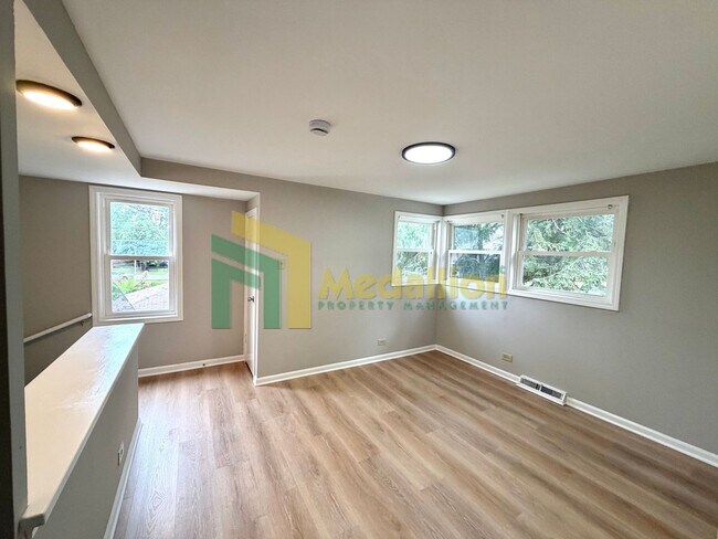 Building Photo - 12917 S Emerald Ave