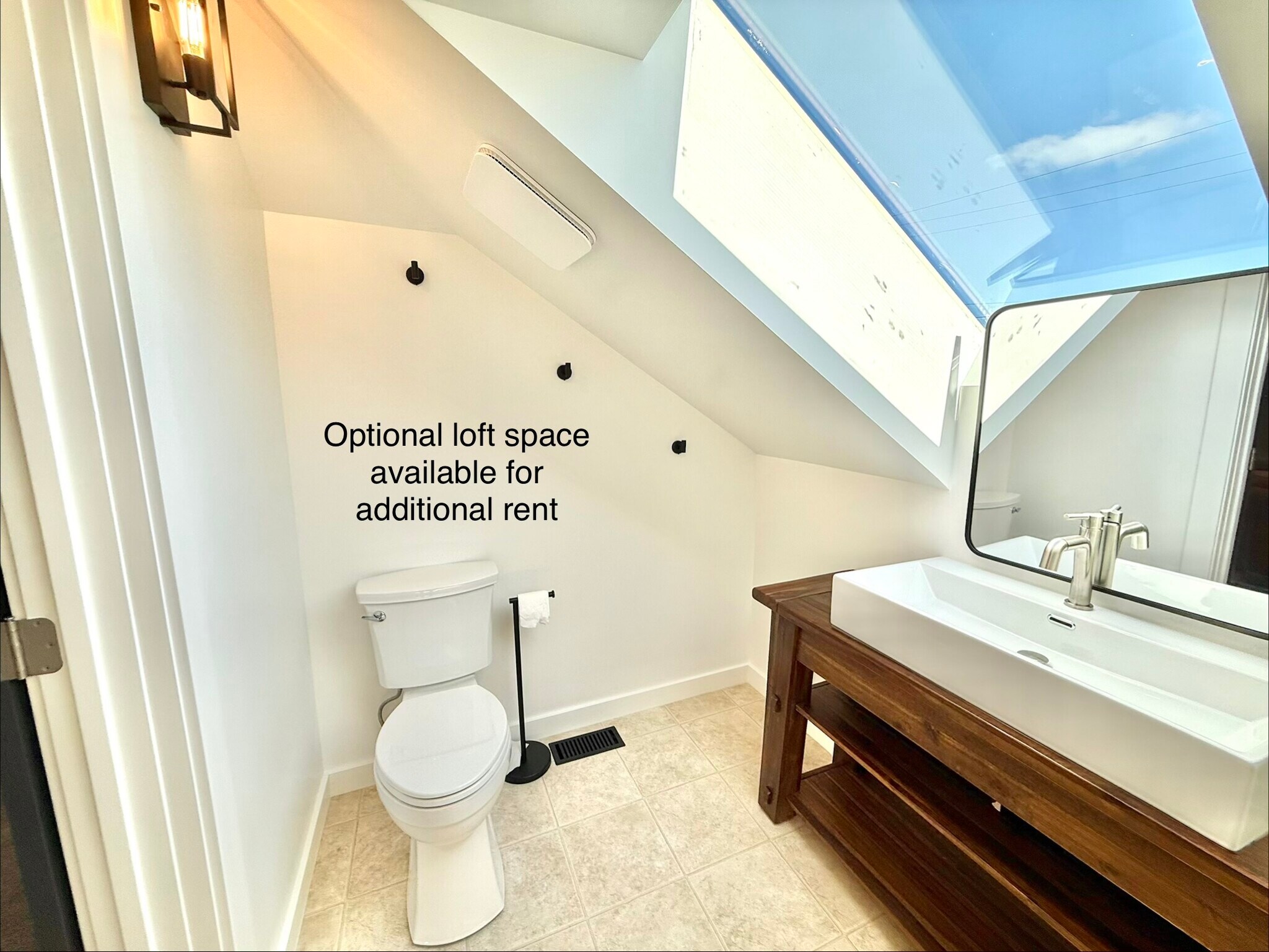 Loft bathroom - 24 Ash St N