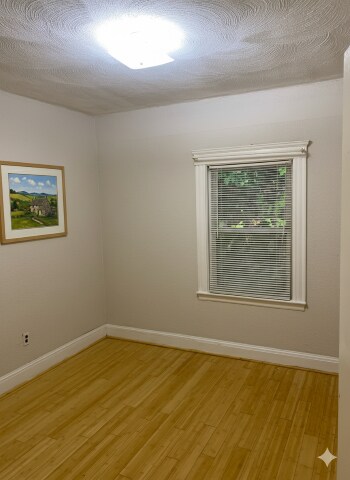 Building Photo - 165 Gaston St