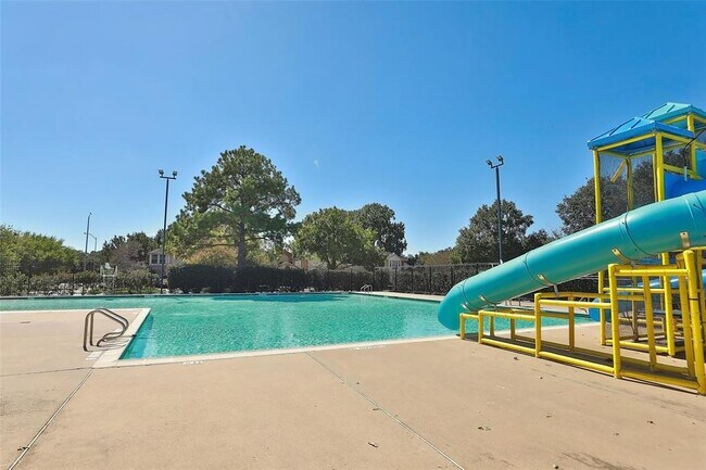 Building Photo - 10511 N Shadowdale Dr