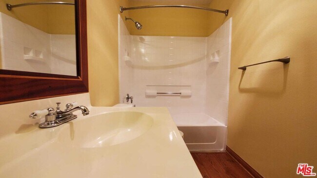 Building Photo - 7320 Balboa Blvd