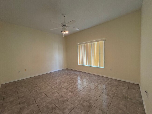 Building Photo - 2 Story Home. 3bed/3bath home/bonus room
