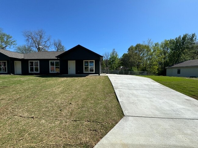 Building Photo - 2508 Vine St